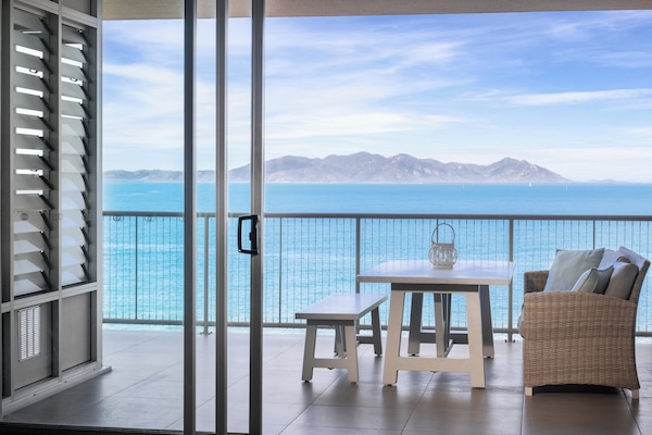 3 Bedroom 2 Bathroom Ocean Front Apartment | Terrace/patio