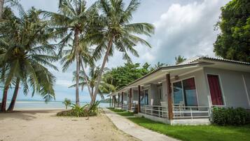Deluxe Villa, 1 Queen Bed, Beachside | Front of property