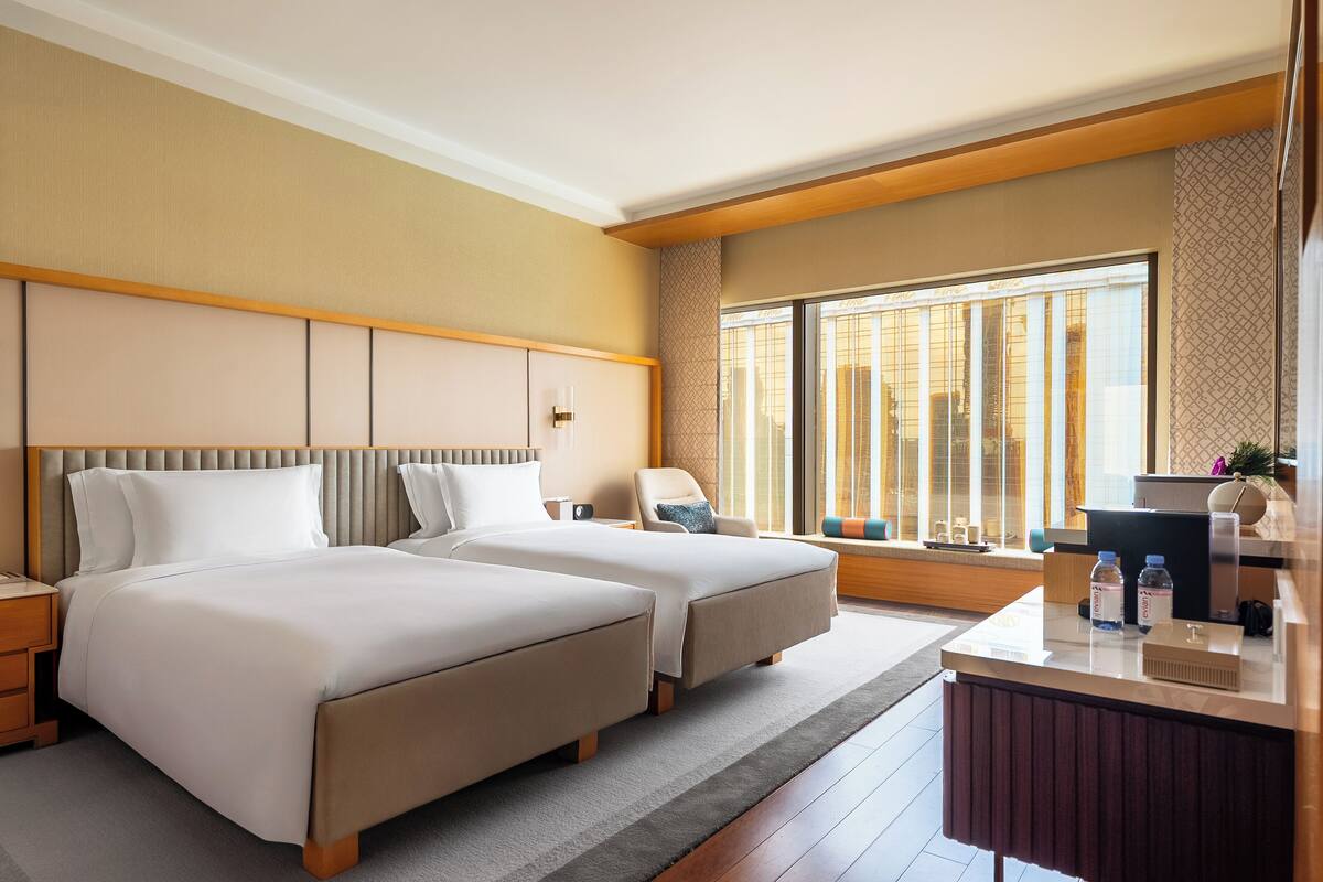 Phòng Deluxe | Minibar với thức uống miễn phí, két bảo mật tại phòng, bàn