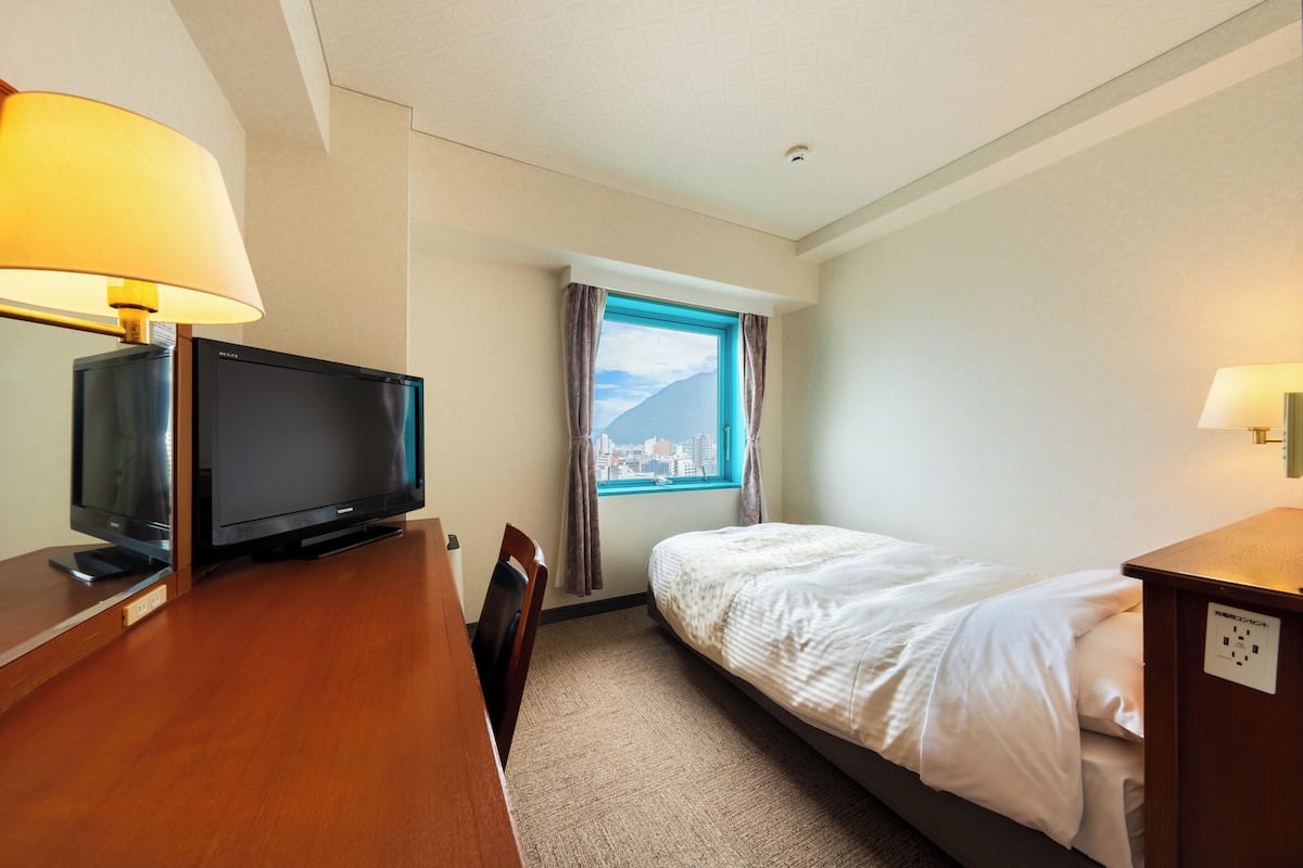 Desk, laptop workspace, free WiFi, bed sheets