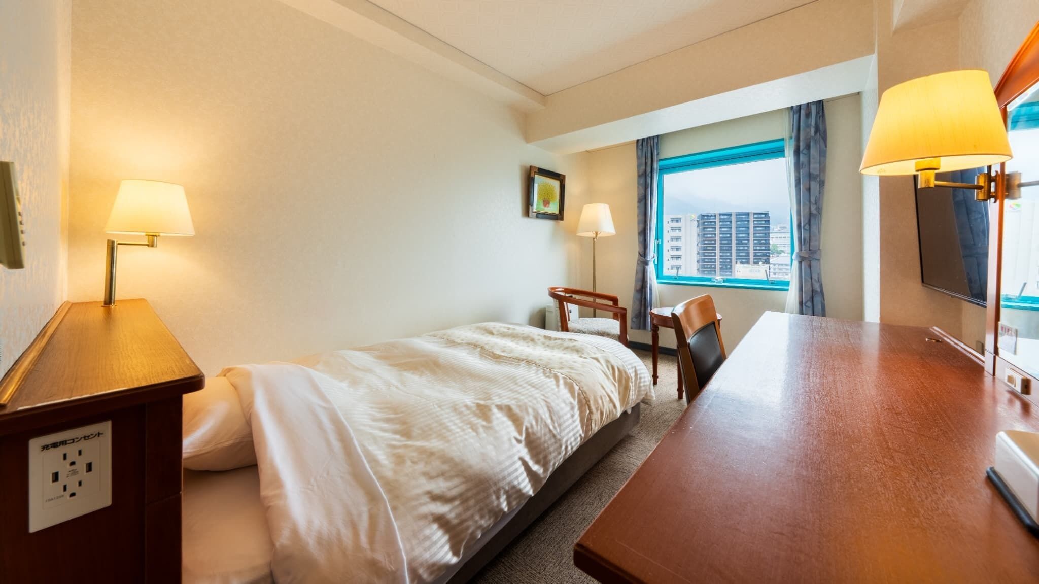 Desk, laptop workspace, free WiFi, bed sheets