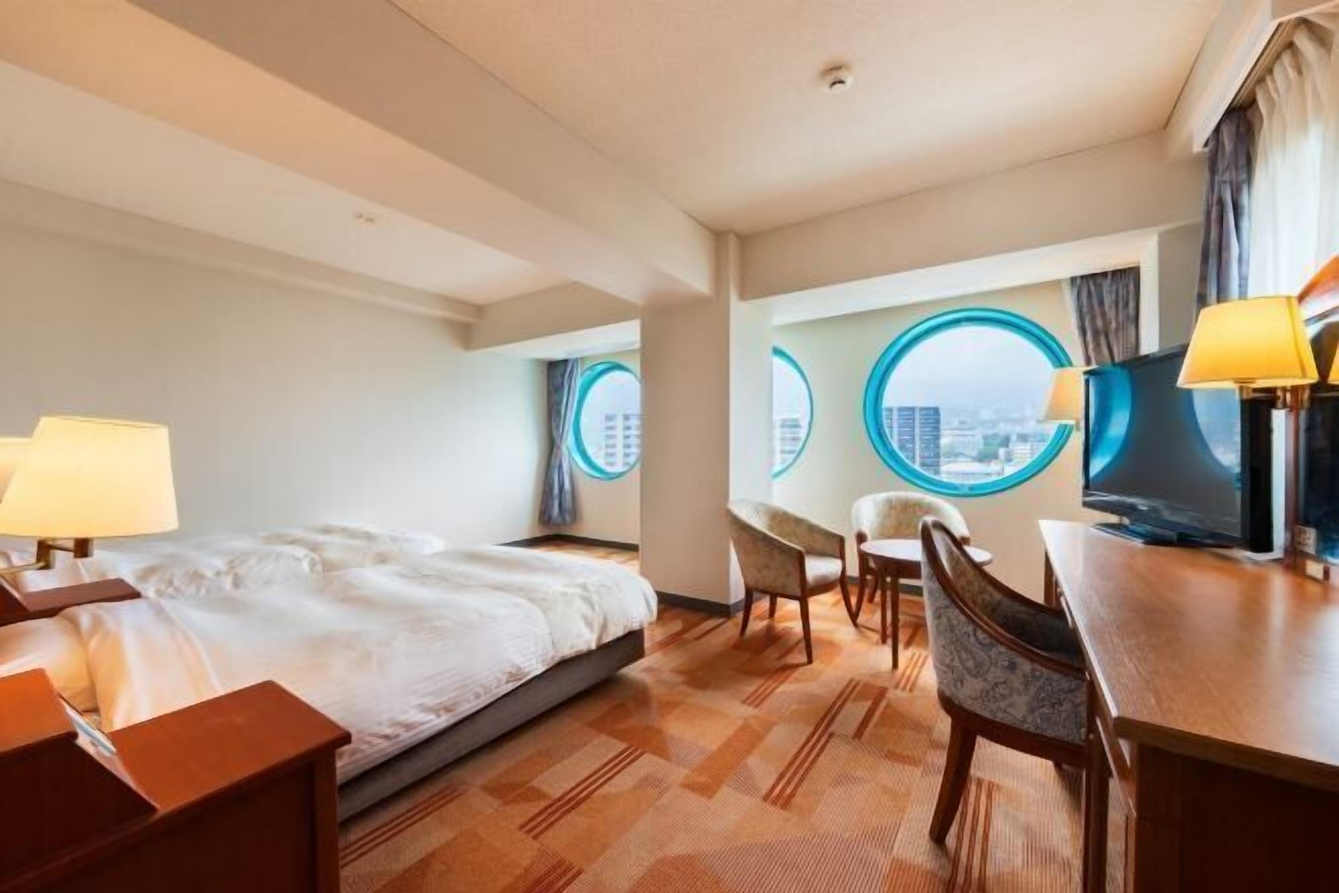 Desk, laptop workspace, free WiFi, bed sheets