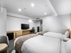 Daunenbettdecken, Verdunkelungsvorhänge, Bügeleisen/Bügelbrett