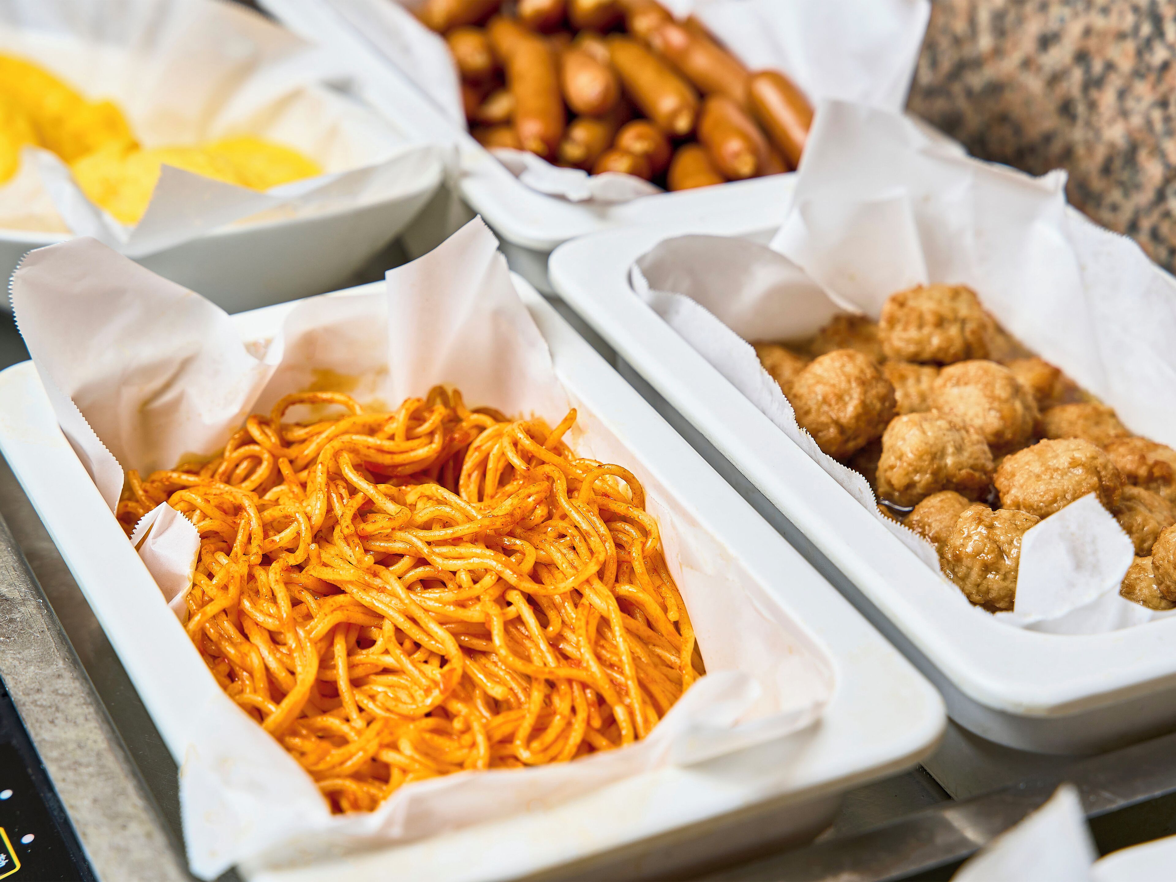 daily buffet breakfast (jpy 1200 per person)