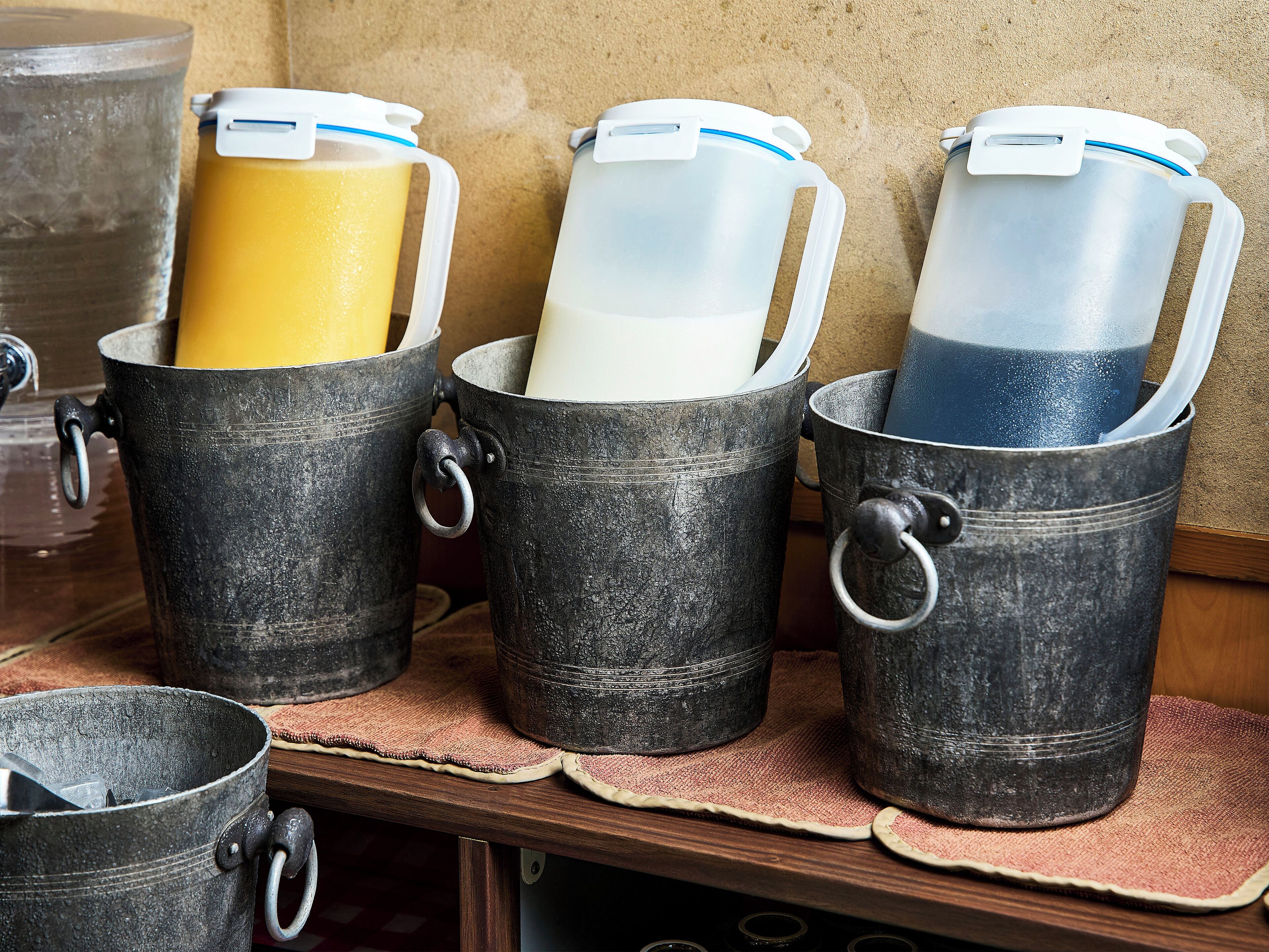 daily buffet breakfast (jpy 1200 per person)