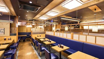 每日供应自助式早餐(每人 JPY 1200)
