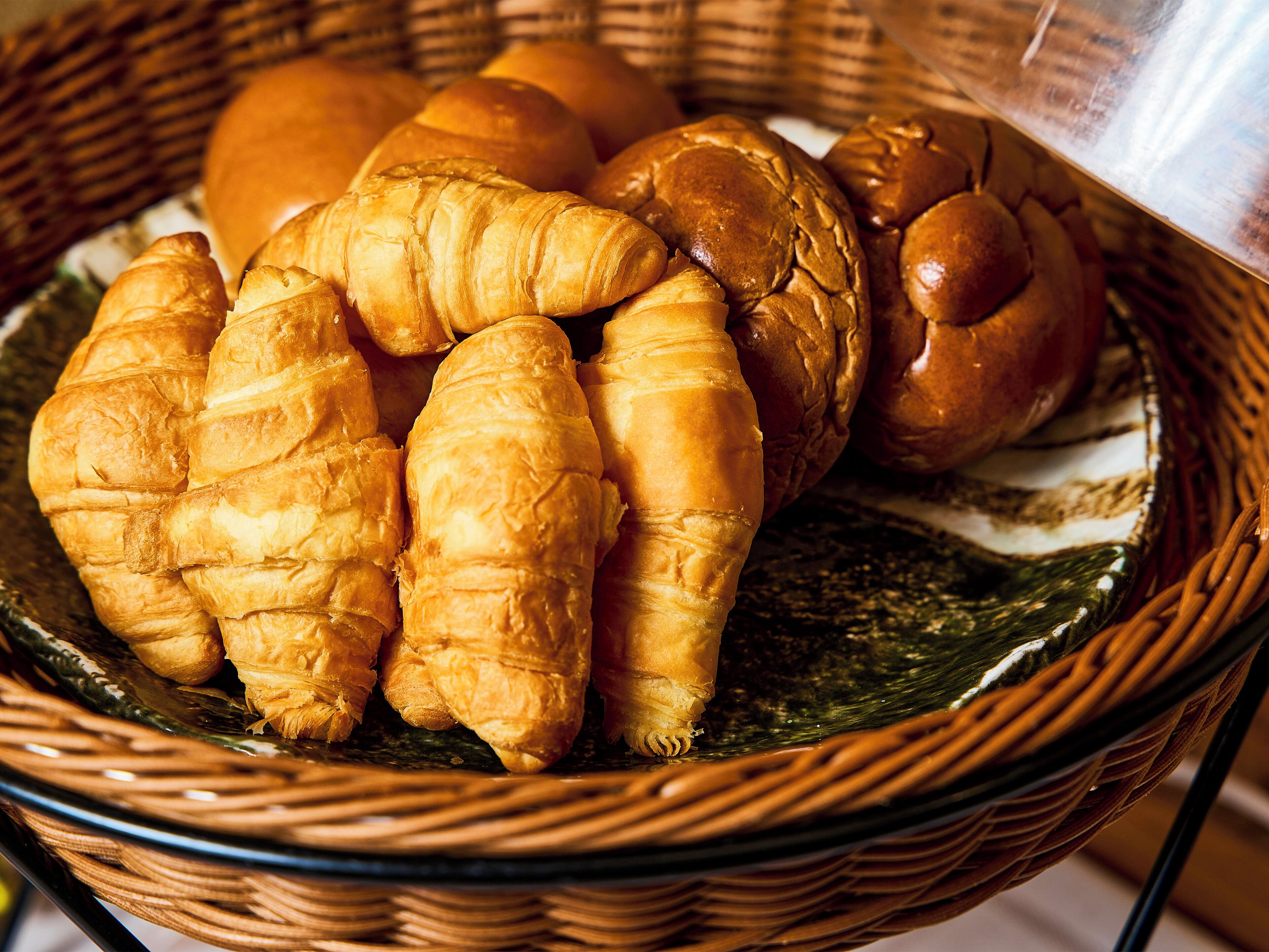 daily buffet breakfast (jpy 1200 per person)