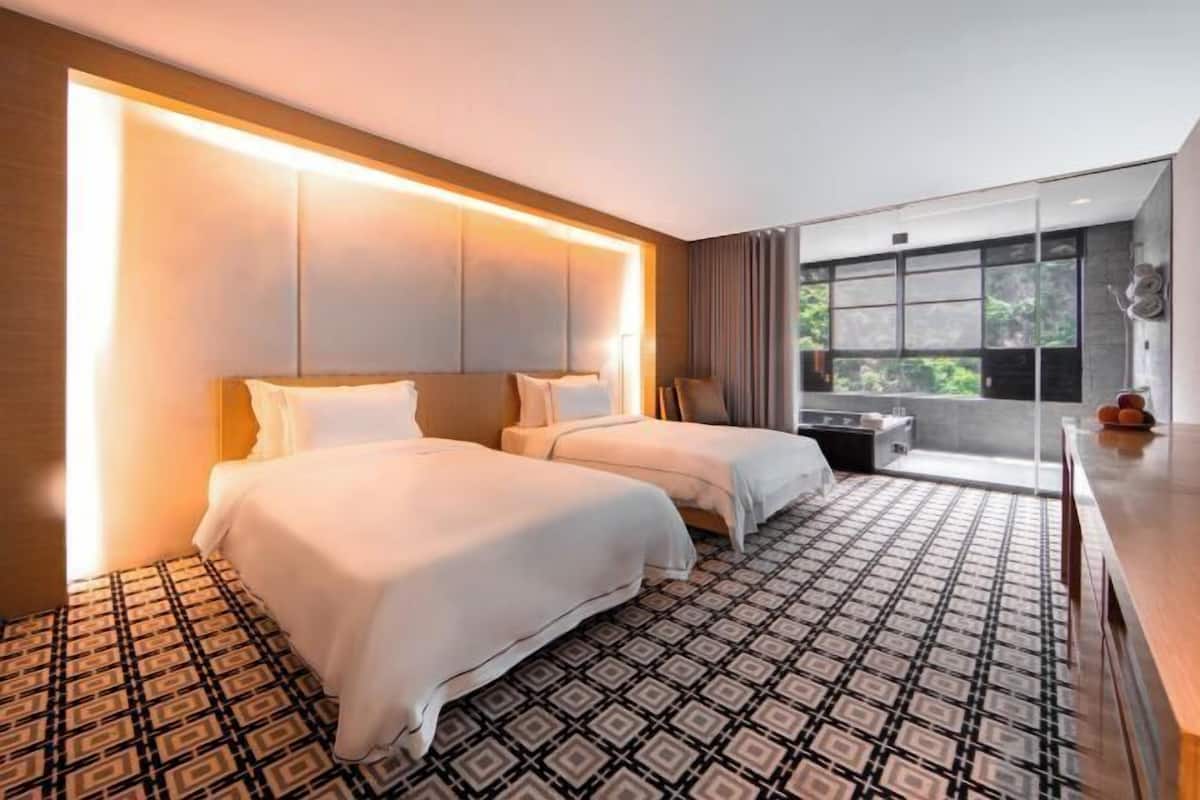 Premium bedding, down duvets, in-room safe, desk