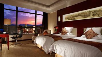 Tempur-Pedic beds, minibar, in-room safe, desk