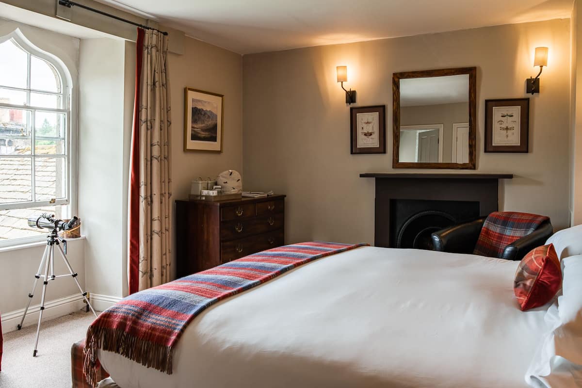 Deluxe Room | In-room safe, individually decorated, desk, rollaway beds