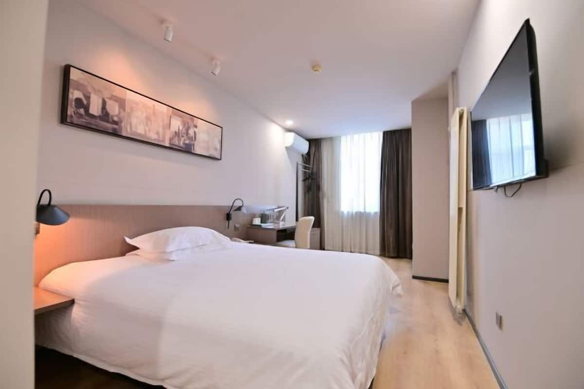 Caja de seguridad en la habitación, escritorio y cortinas blackout