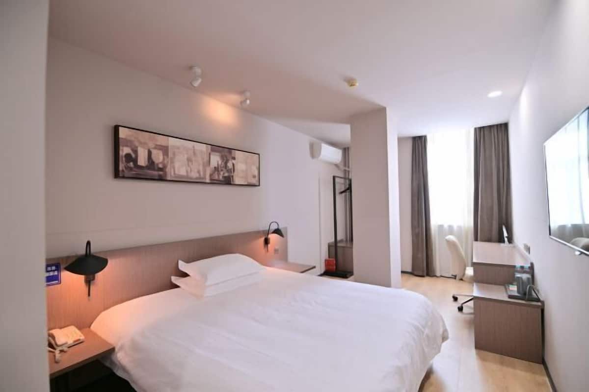 Caja de seguridad en la habitación, escritorio y cortinas blackout