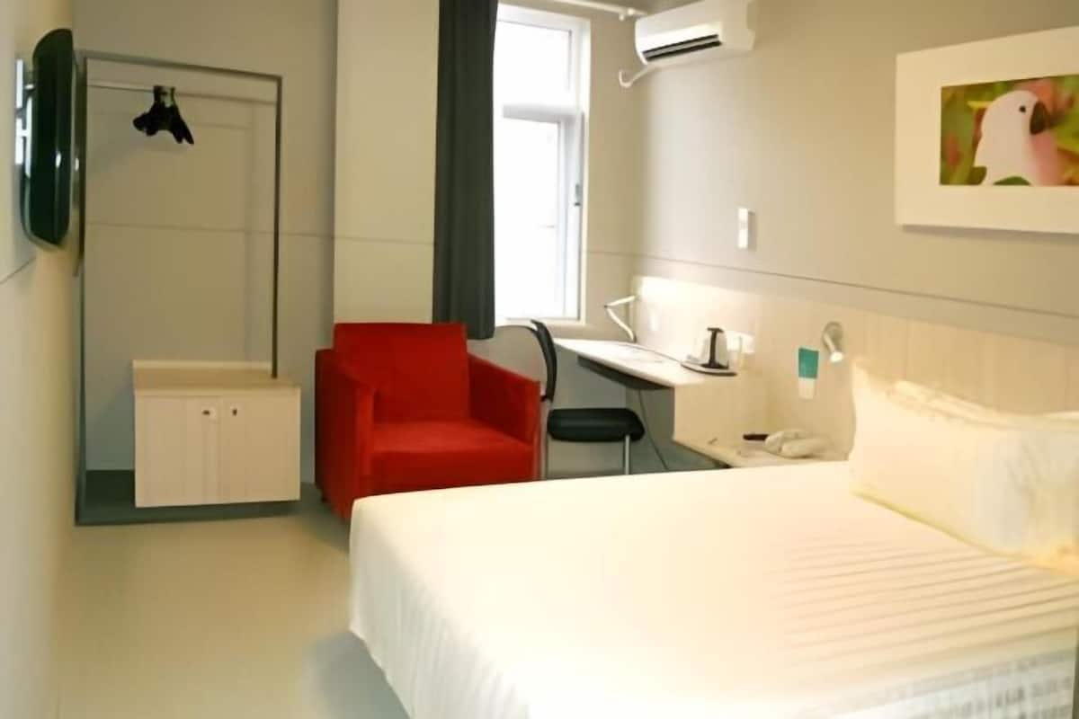 Desk, blackout drapes, iron/ironing board, free WiFi