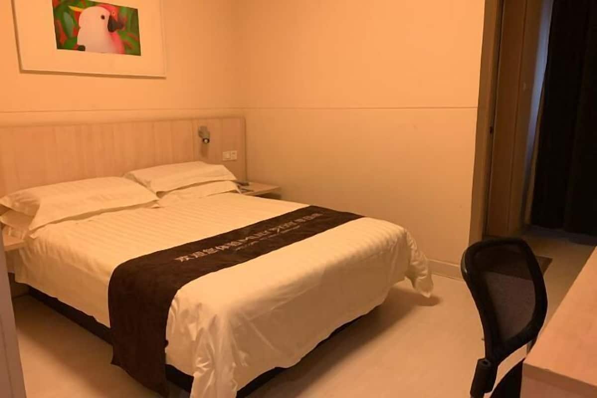 Desk, blackout drapes, iron/ironing board, free WiFi
