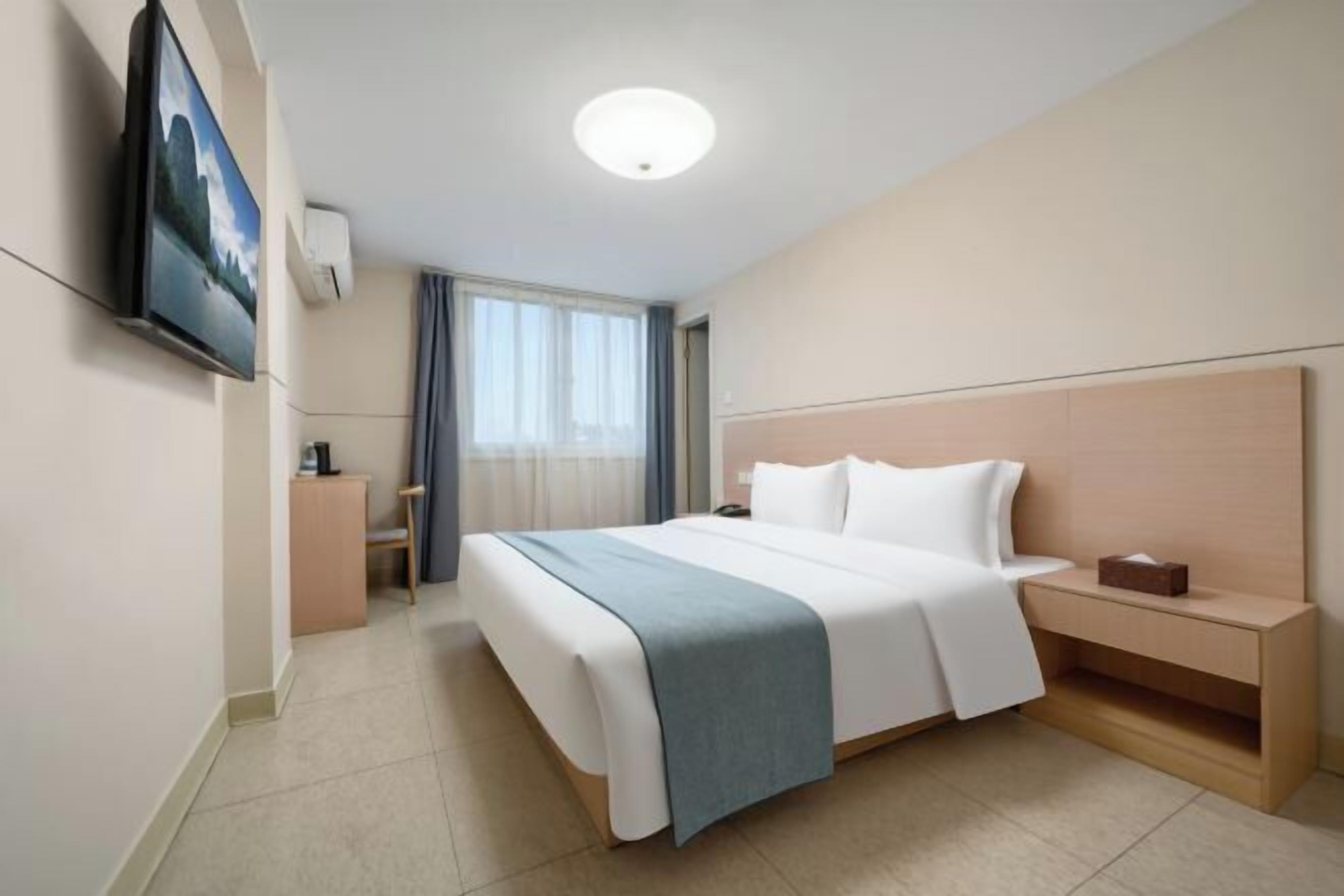 Työpöytä, pimennysverhot, silitysrauta/-lauta, ilmainen Wi-Fi