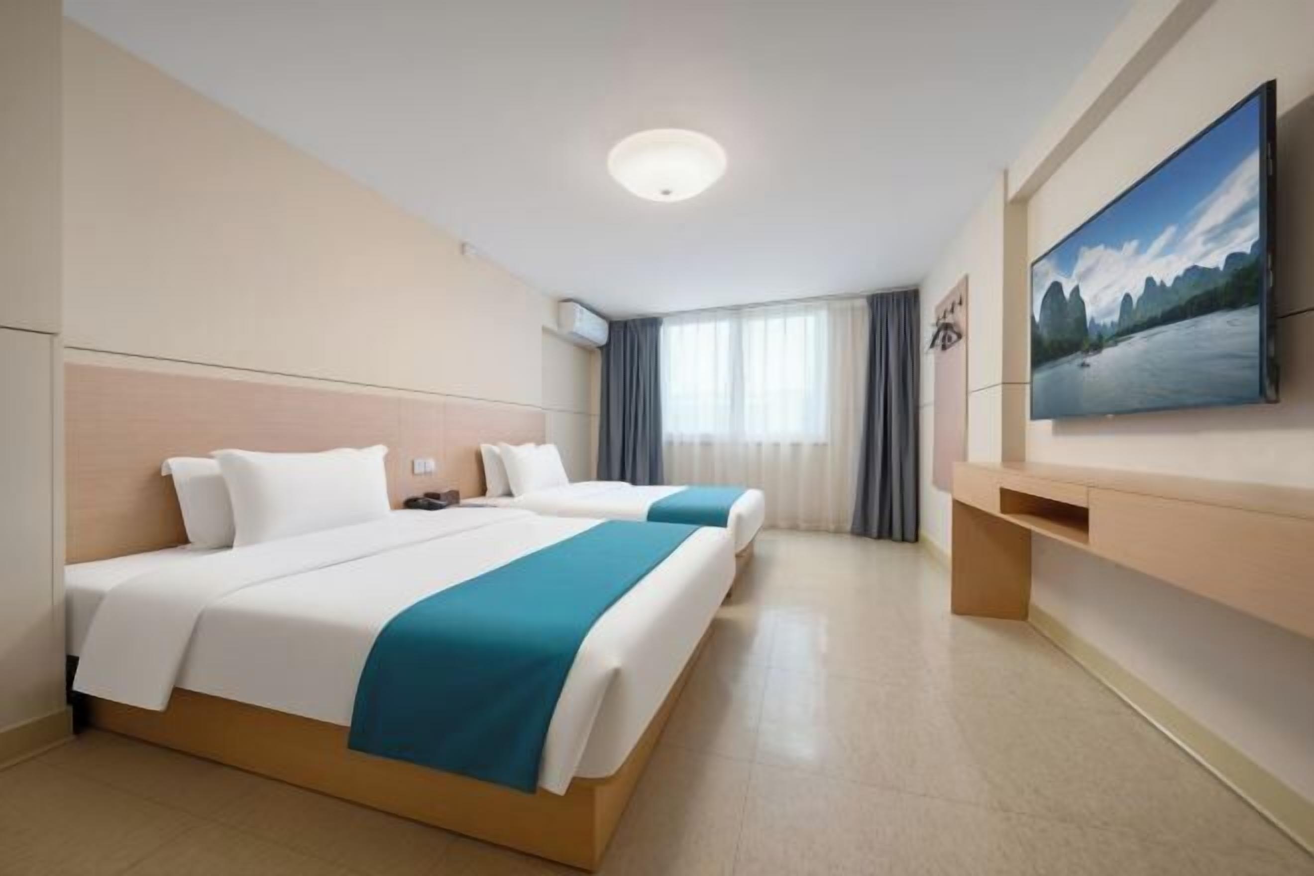 Työpöytä, pimennysverhot, silitysrauta/-lauta, ilmainen Wi-Fi