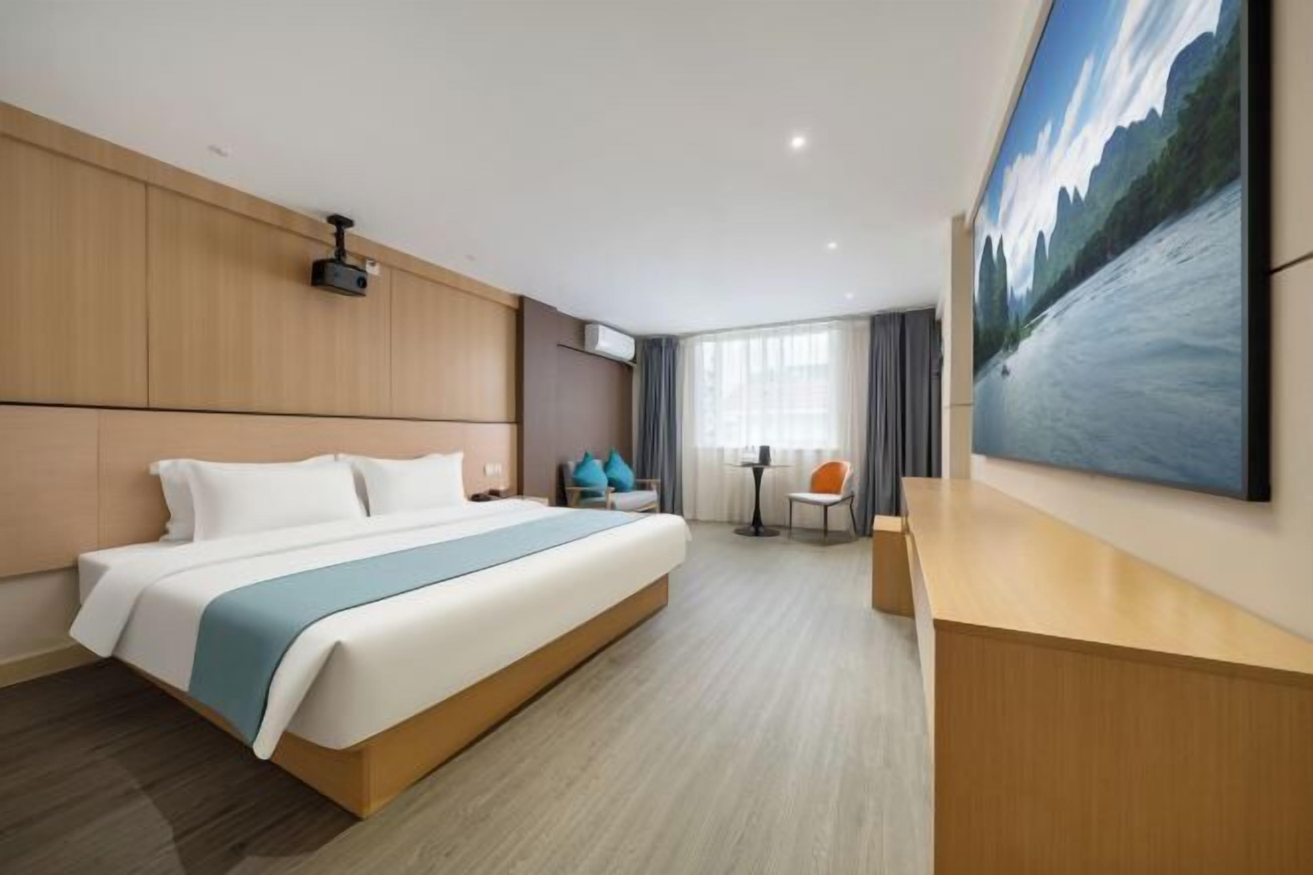 Työpöytä, pimennysverhot, silitysrauta/-lauta, ilmainen Wi-Fi