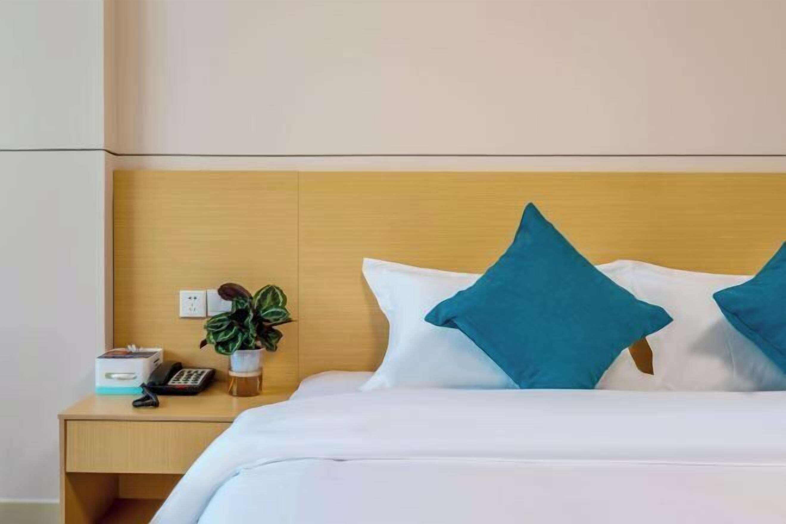 Bureau, rideaux occultants, fer et planche à repasser, Wi-Fi gratuit