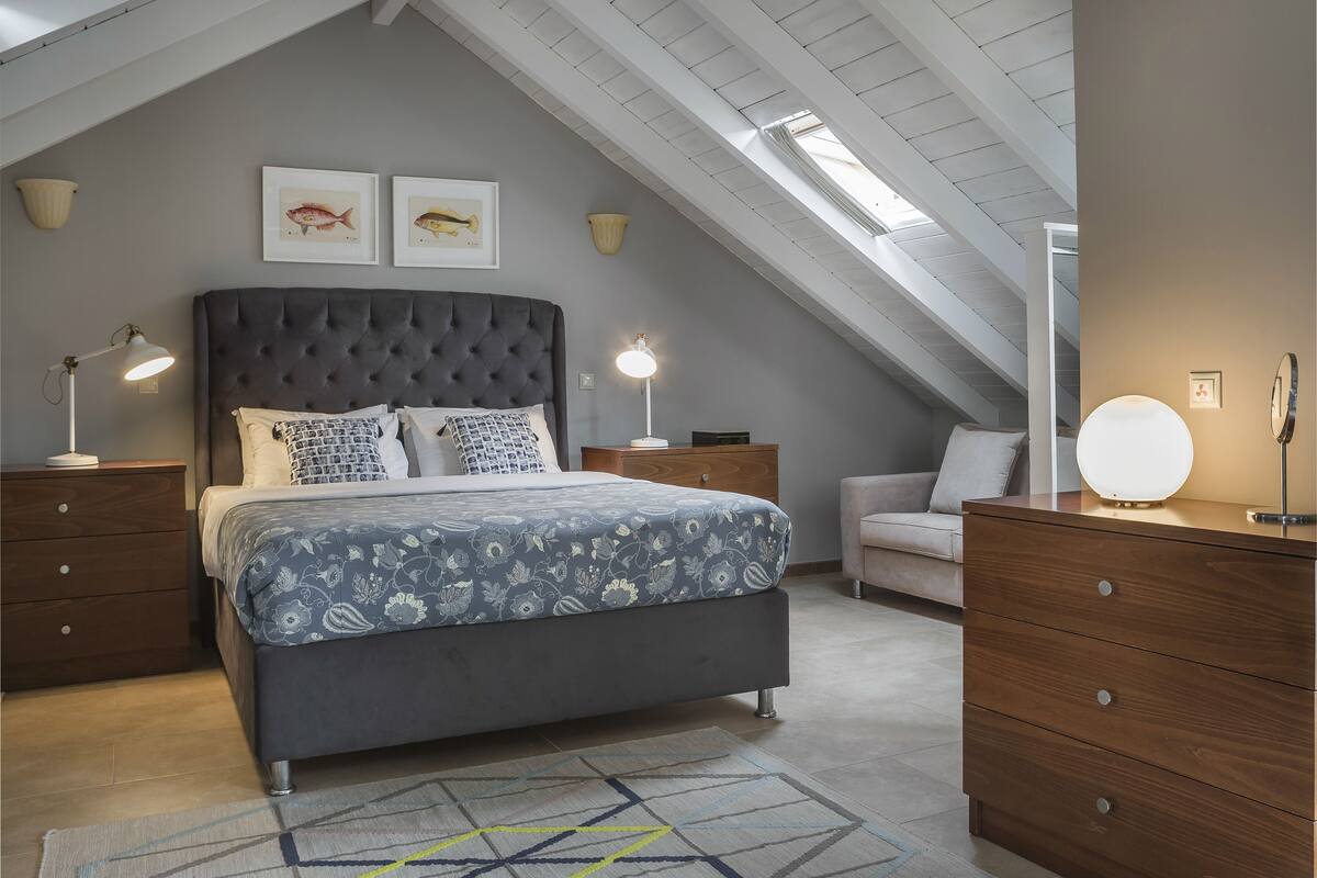 Lakens van Egyptisch katoen, luxe beddengoed, een kluis op de kamer