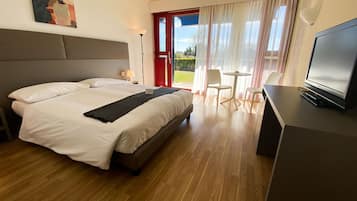 Deluxe Double Room, 1 Queen Bed, Mountain View | Hypo-allergenic bedding, down comforters, in-room safe, free WiFi