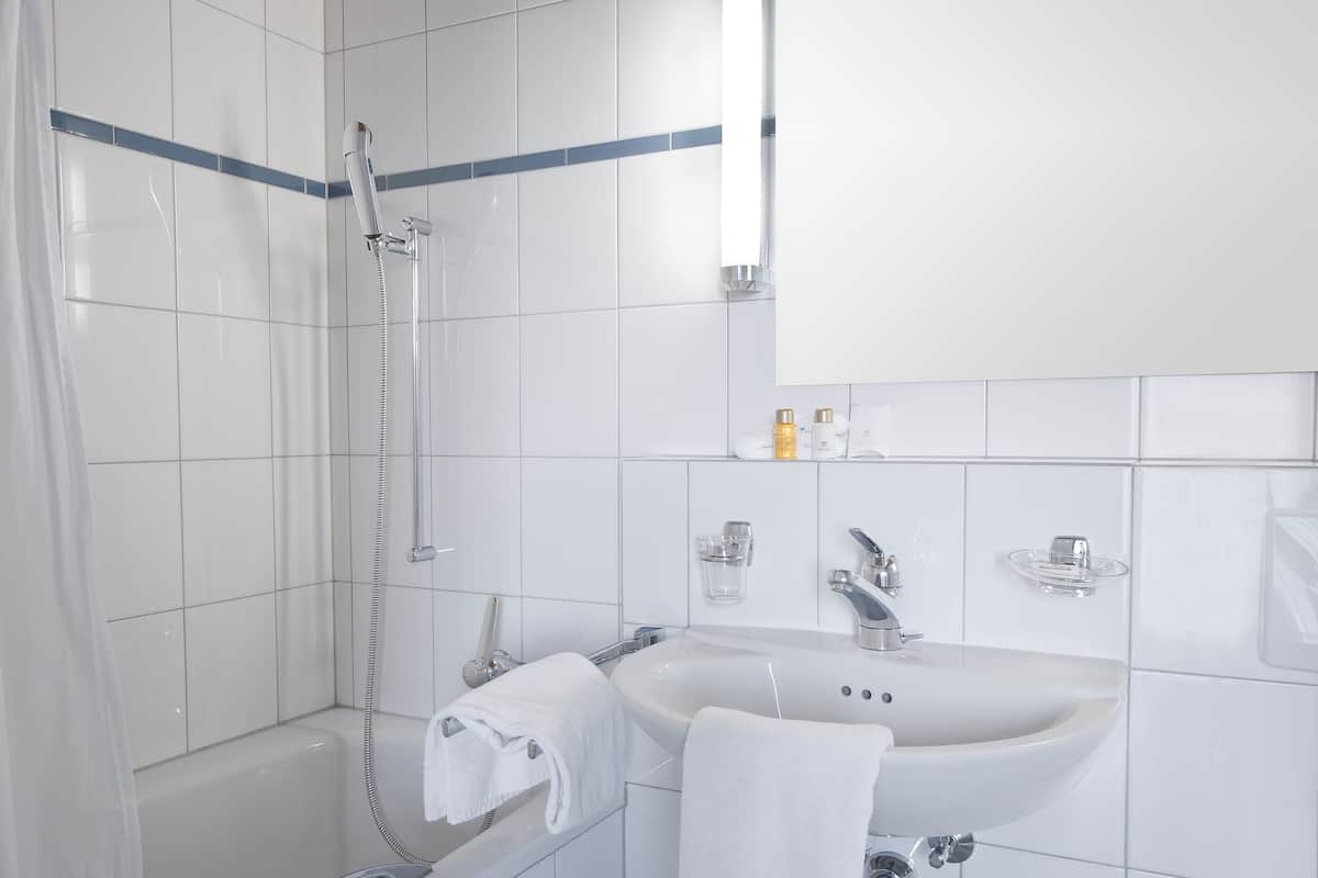 comfort single room | bathroom | hair dryer, towels