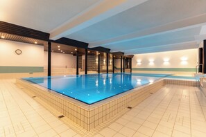 Indoor pool, pool loungers