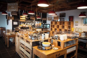 Colazione a buffet inclusa, servita tutte le mattine 