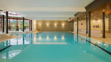 Indoor pool, sun loungers
