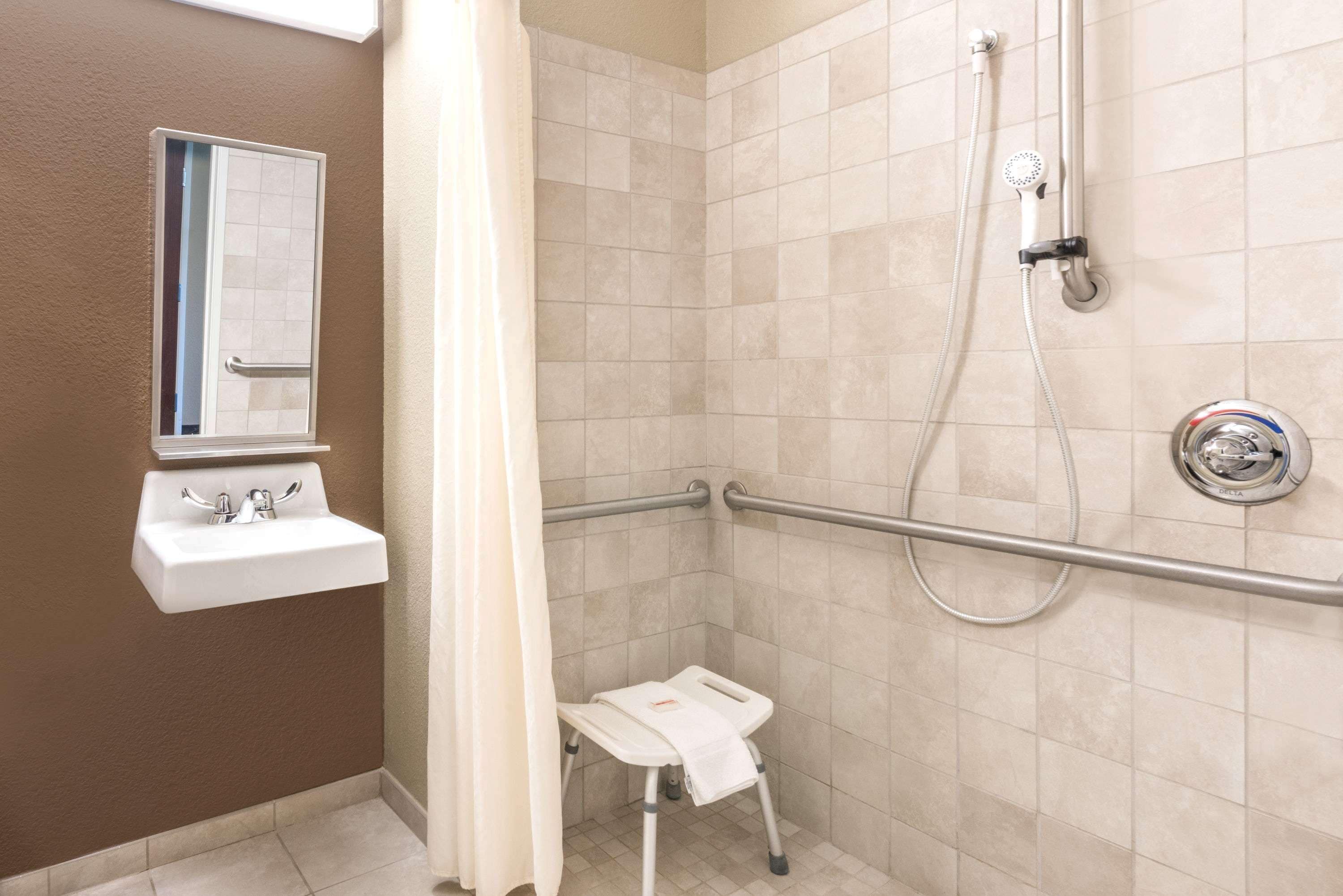 combined shower/bathtub, deep-soaking bathtub, free toiletries