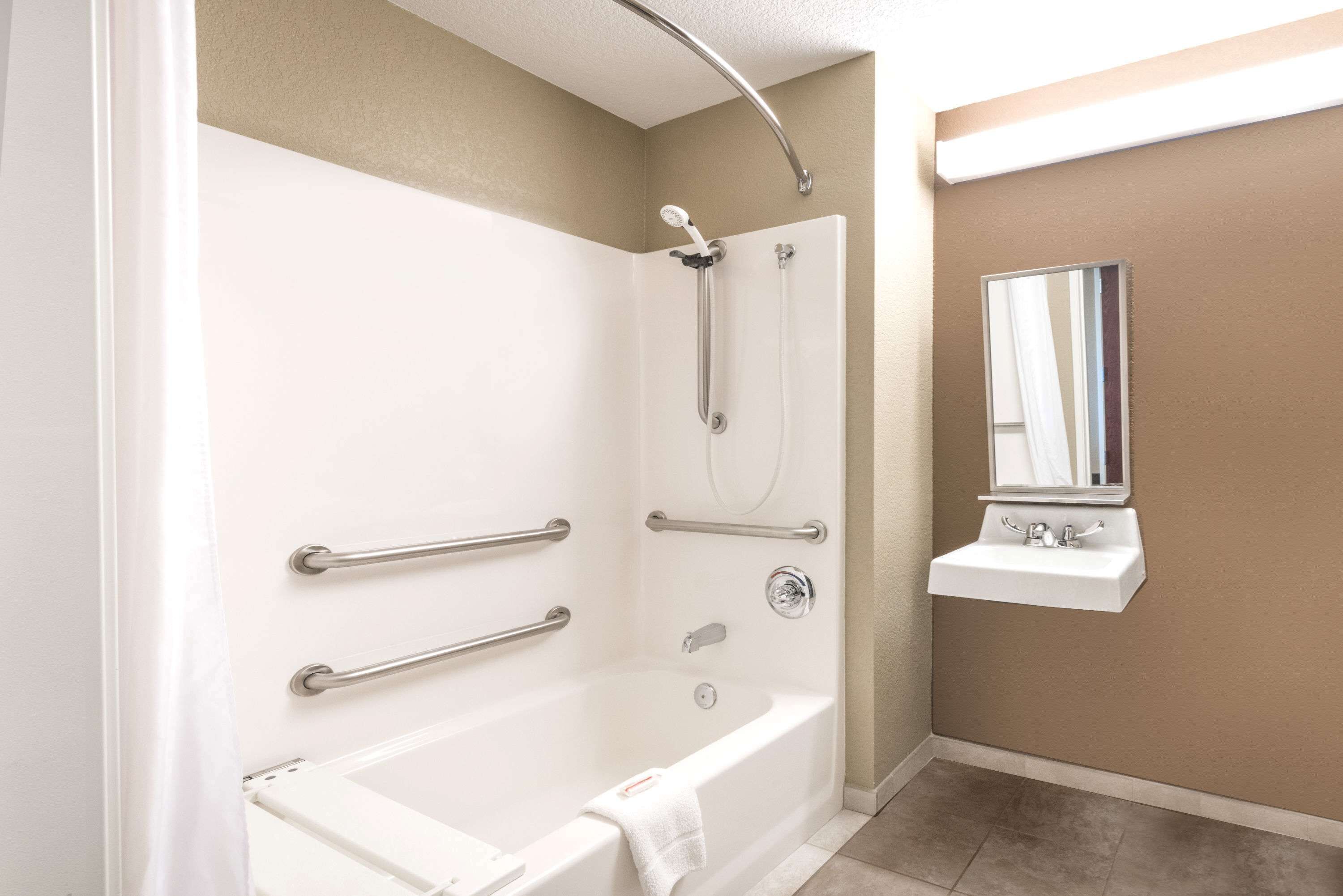 combined shower/bathtub, deep-soaking bathtub, free toiletries