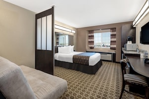 Room, 1 Queen Bed, Accessible, Non Smoking (Roll-In Shower) | In-room safe, desk, iron/ironing board, free WiFi