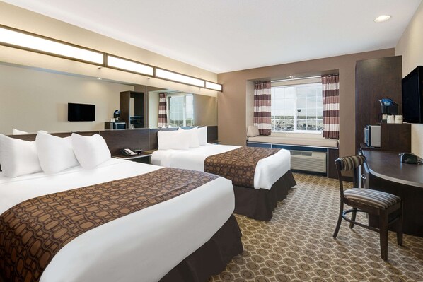 客房, 2 张大床, 无烟房 | 客房内保险箱、办公桌、熨斗/熨衣板、免费 WiFi