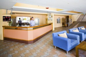 Lobby sitting area - Hotel Oasis (Albena)