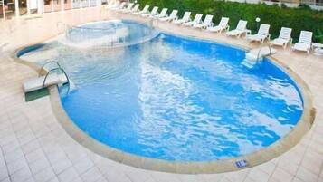 Outdoor pool, sun loungers