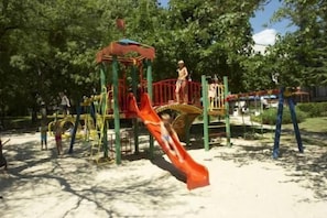 Außen-Kinderspielplatz