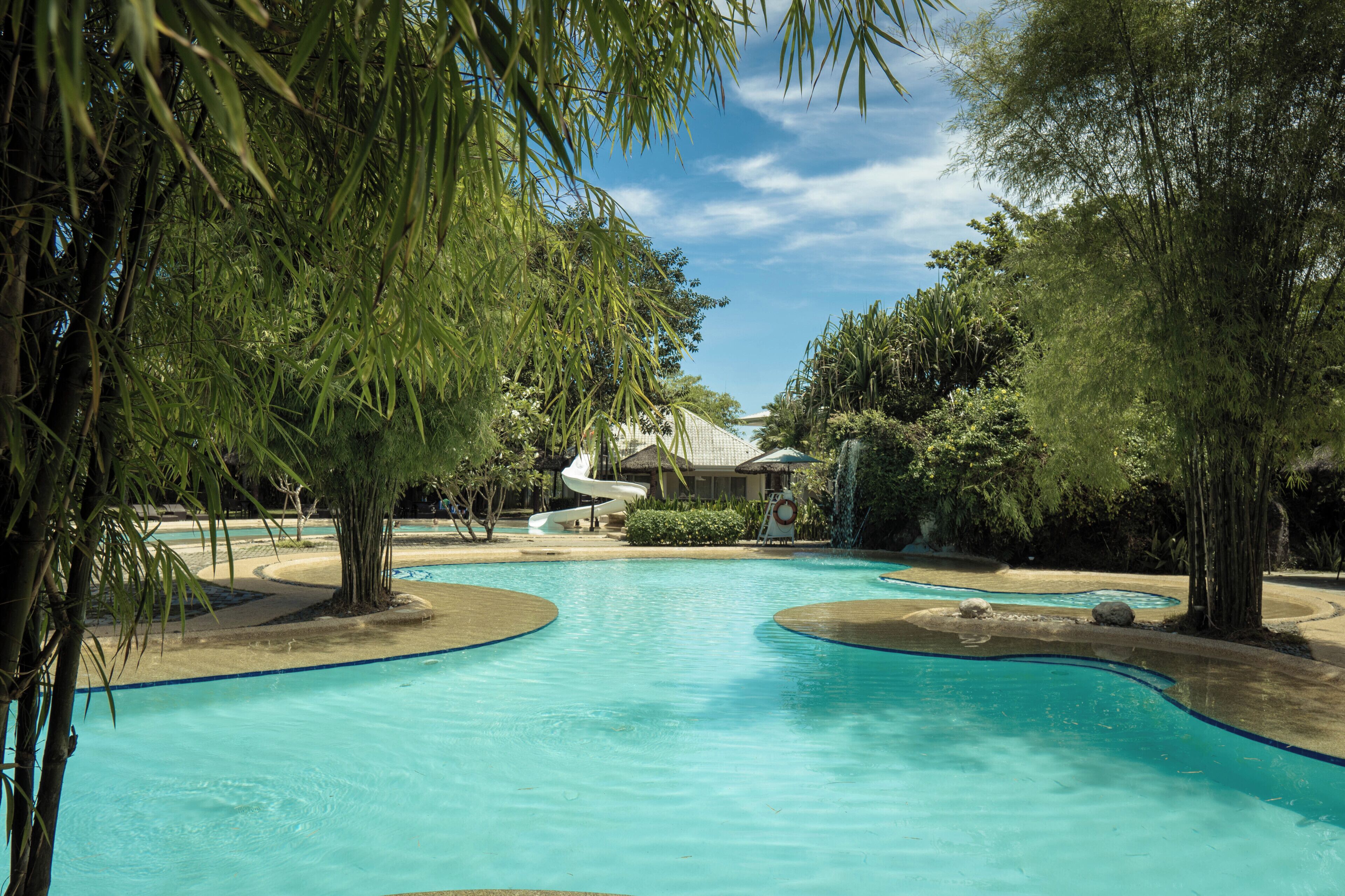 2 outdoor pools