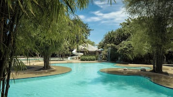 2 outdoor pools