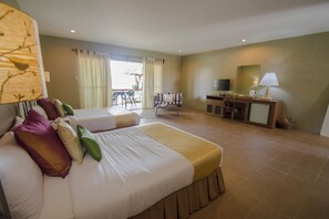 Suite | Living room | Flat-screen TV - Almont Inland Resort (Butuan)