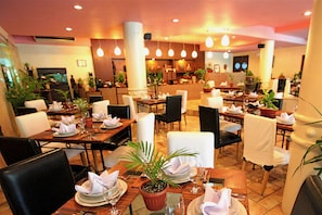 Lunch and dinner served - Citystate Asturias Hotel Palawan (Puerto Princesa)