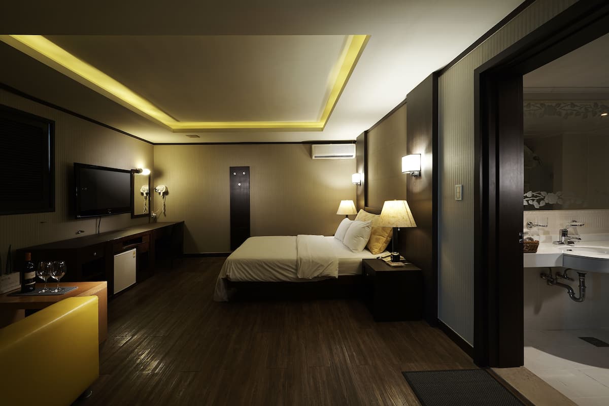Deluxe Double Room | In-room safe, free WiFi