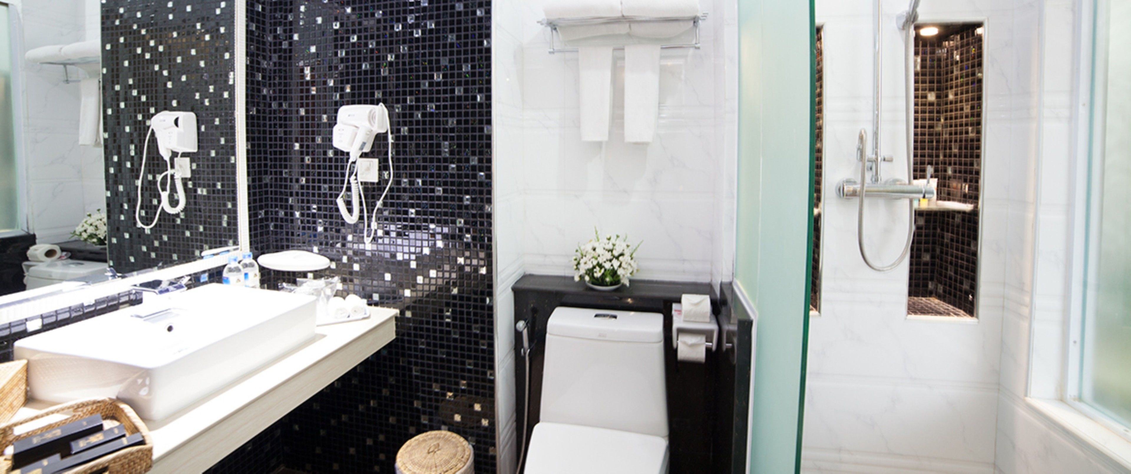 superior room | bathroom | shower, rainfall showerhead, free toiletries, hair dryer