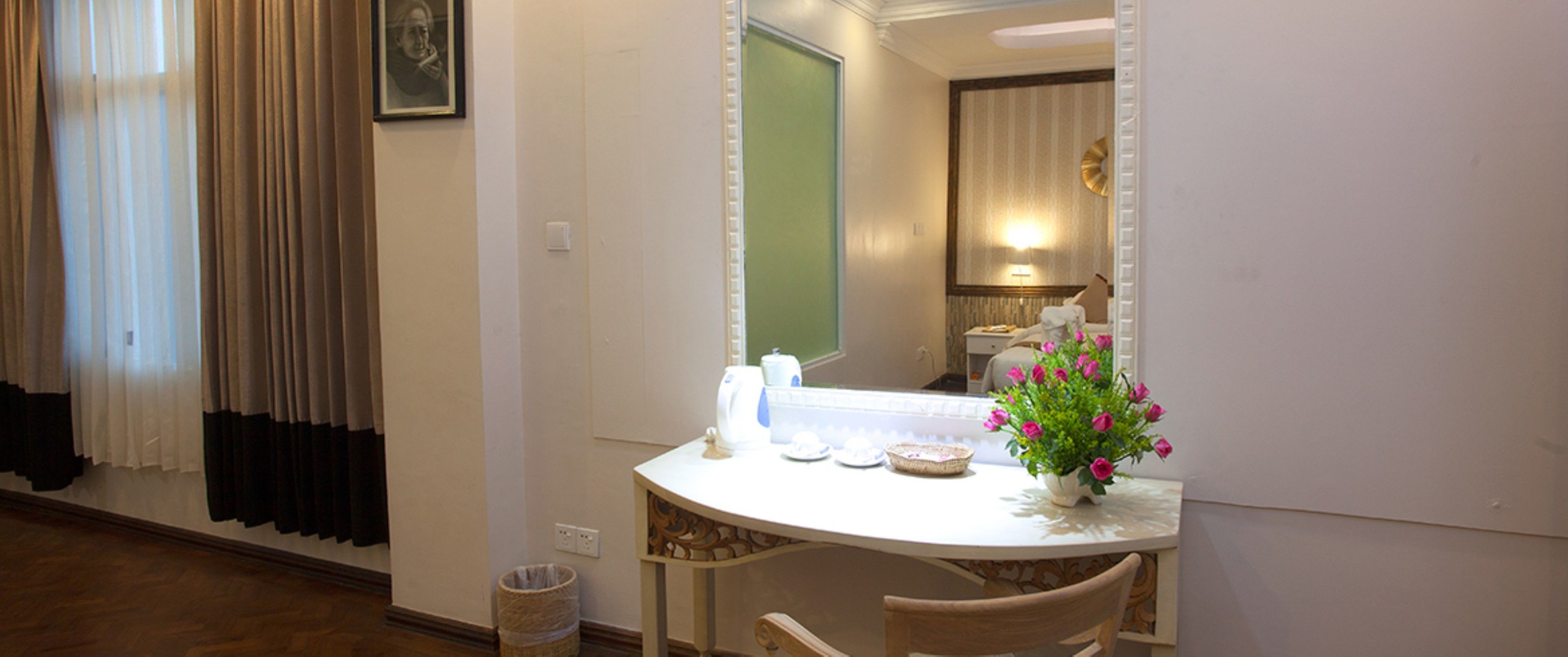 suite, 1 bedroom | minibar, in-room safe, blackout curtains, iron/ironing board