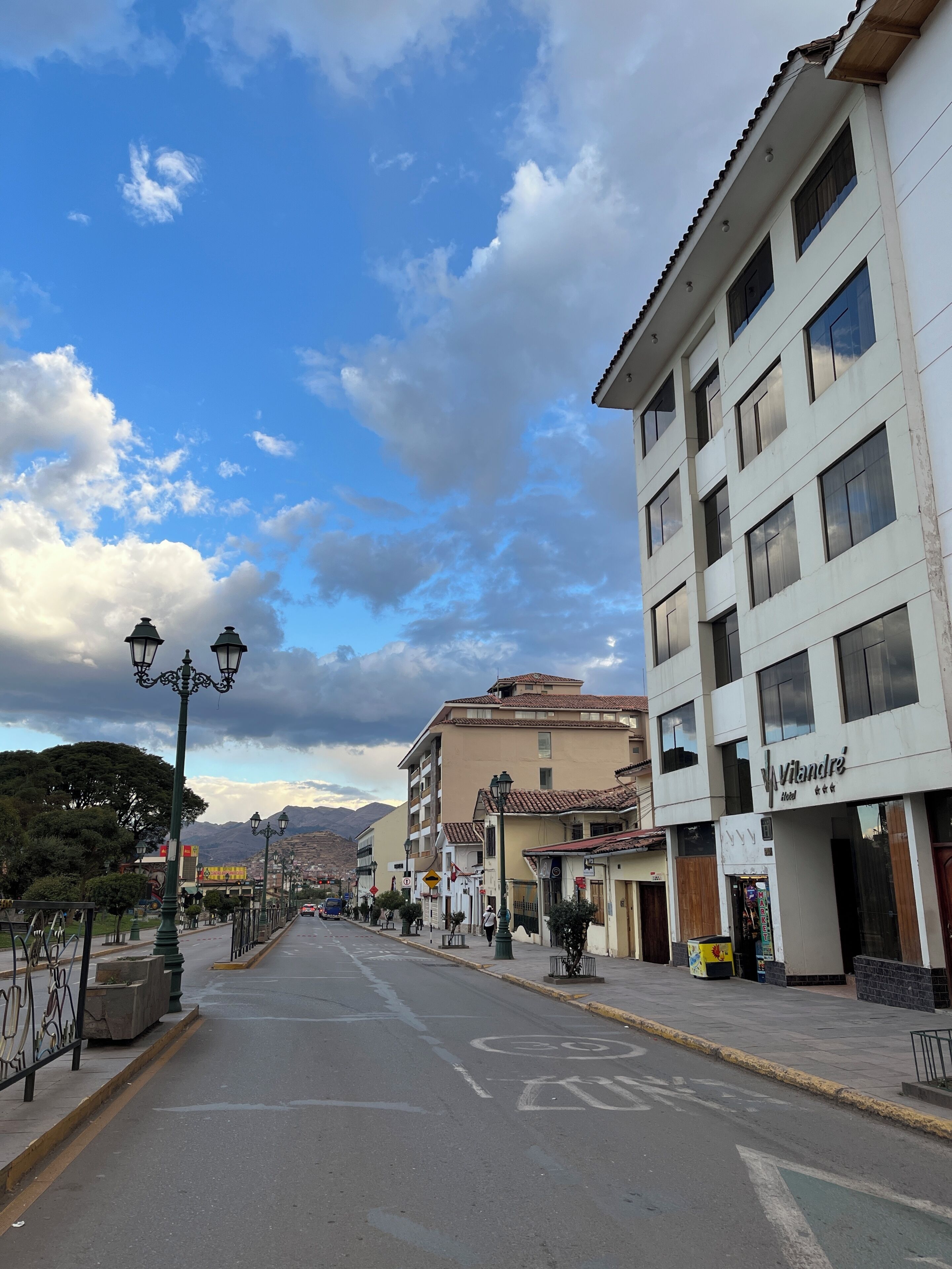 A street with buildings, including a hotel named 'Vilandre's'.
