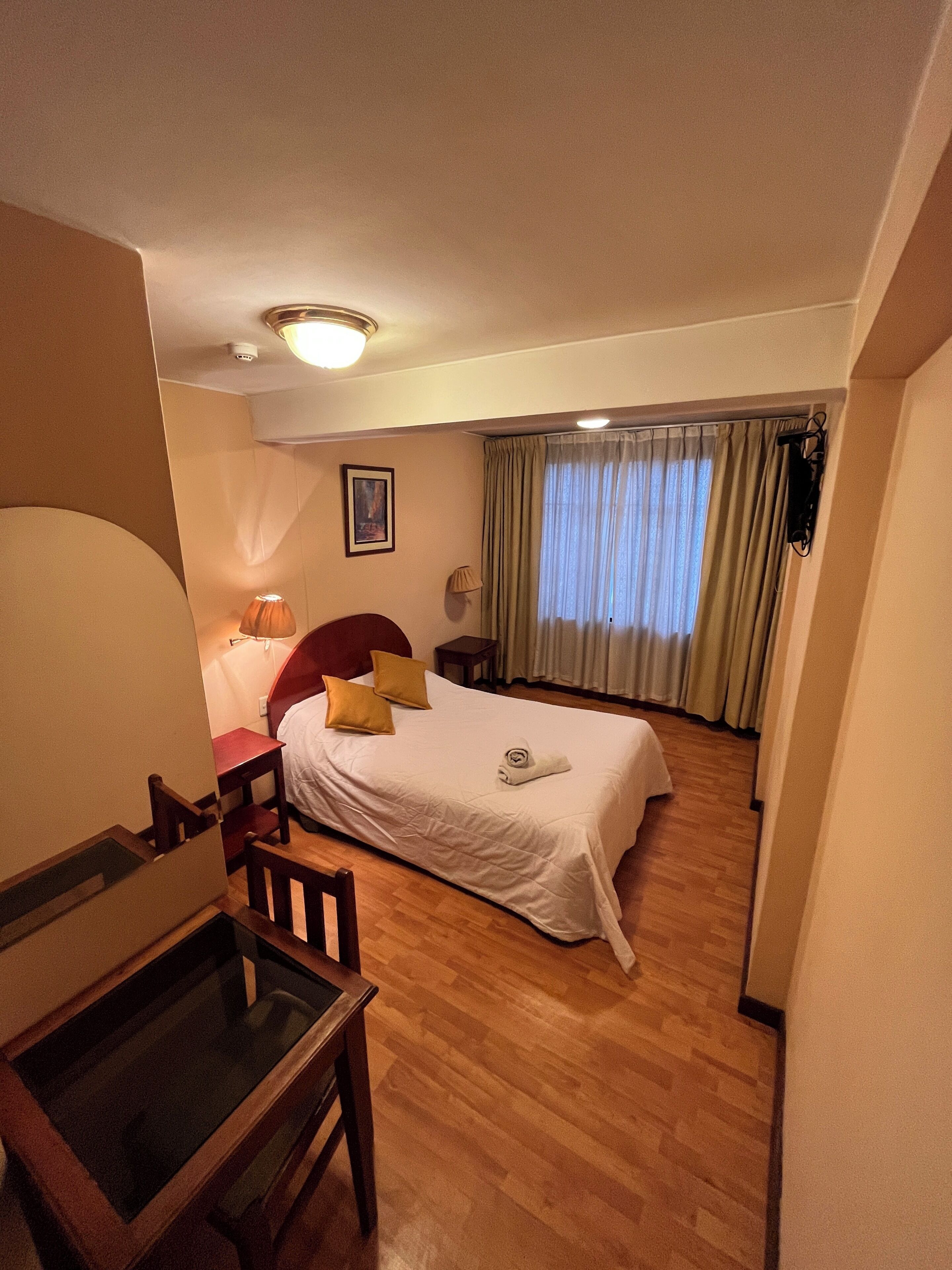 Hypo-allergenic bedding, in-room safe, iron/ironing board (on request)