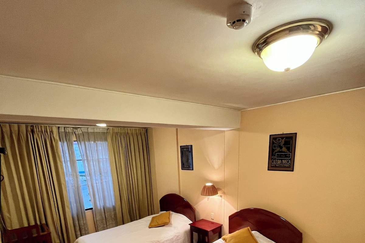 Dobbeltværelse - 2 enkeltsenge | Pengeskab på værelset, ekstra senge (tillægsgebyr), gratis Wi-Fi