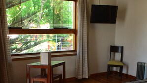 Suite Junior, vista città | 1 camera, una scrivania, letti aggiuntivi, Wi-Fi gratuito