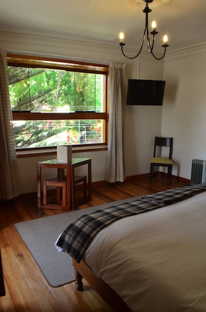 Suite – junior, byutsikt | 1 soverom, skrivebord, ekstrasenger og wi-fi (inkludert)