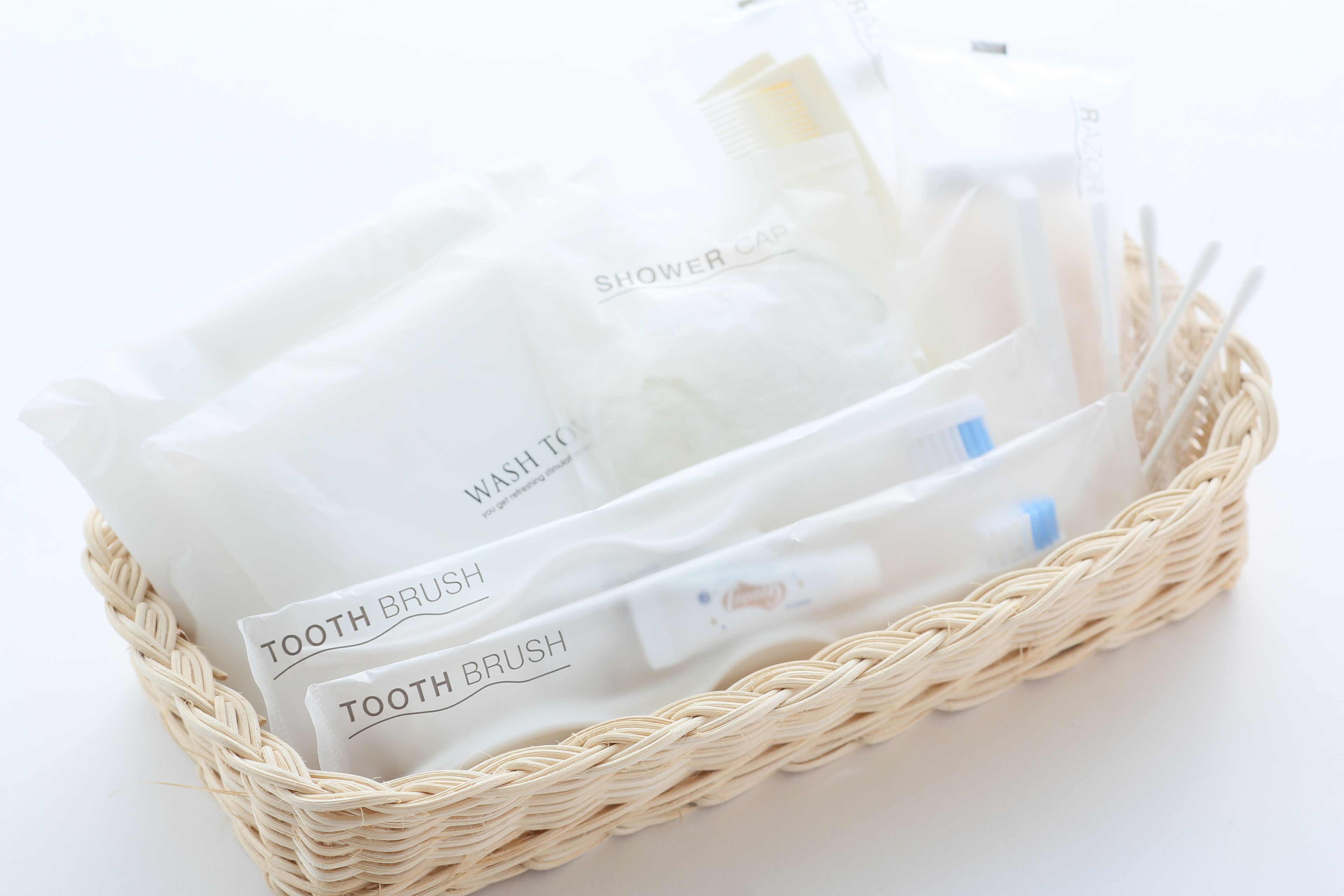 combined shower/bathtub, free toiletries, hair dryer, slippers