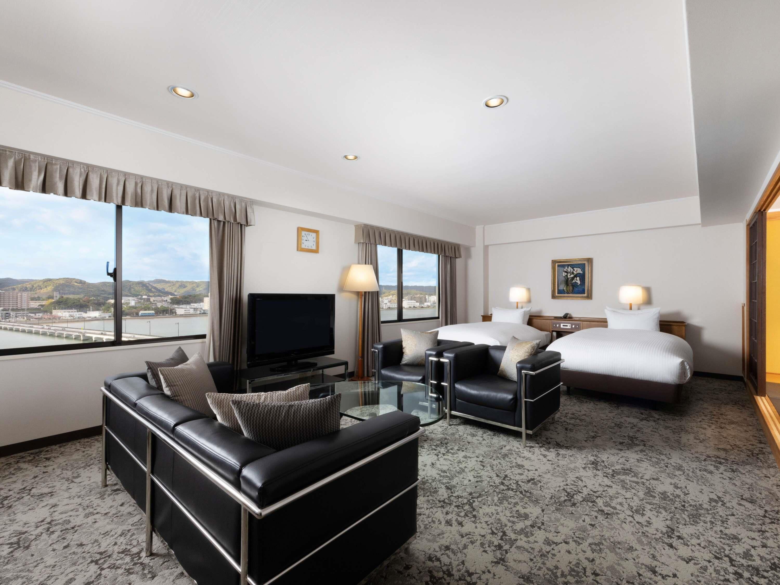 Classic Suite, 2 Twin Beds | Down comforters, in-room safe, desk, free WiFi