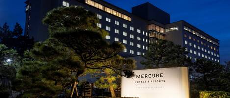 A modern hotel building with a sign reading "Mercure Hotels & Resorts Saga Karatsu Resort."